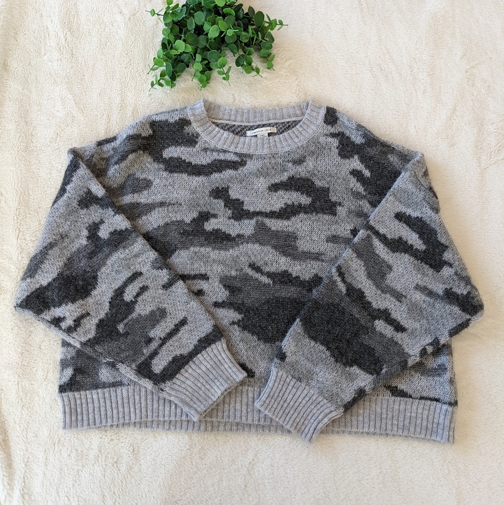 🌷3/15🌷 American Eagle Grey Camo Relaxed Fit Knit Sweater Size S
